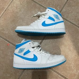 WMNS Jordan 1 Mid “UNC”